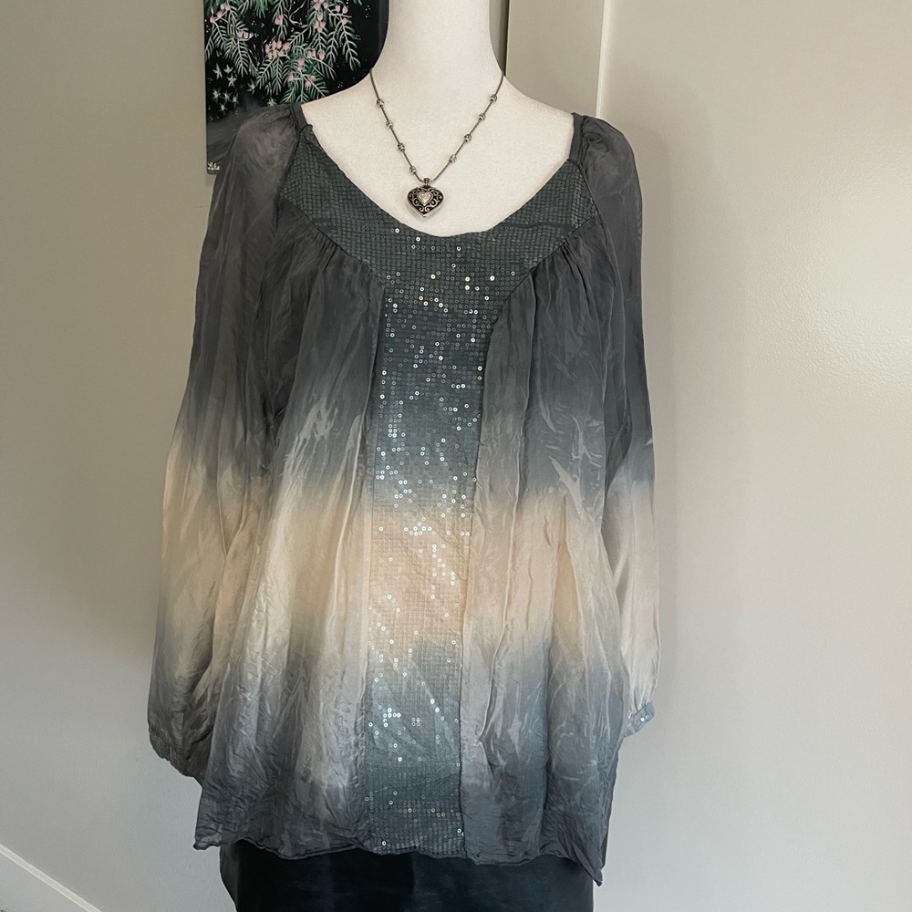 (Sold)grey and cream sequin top